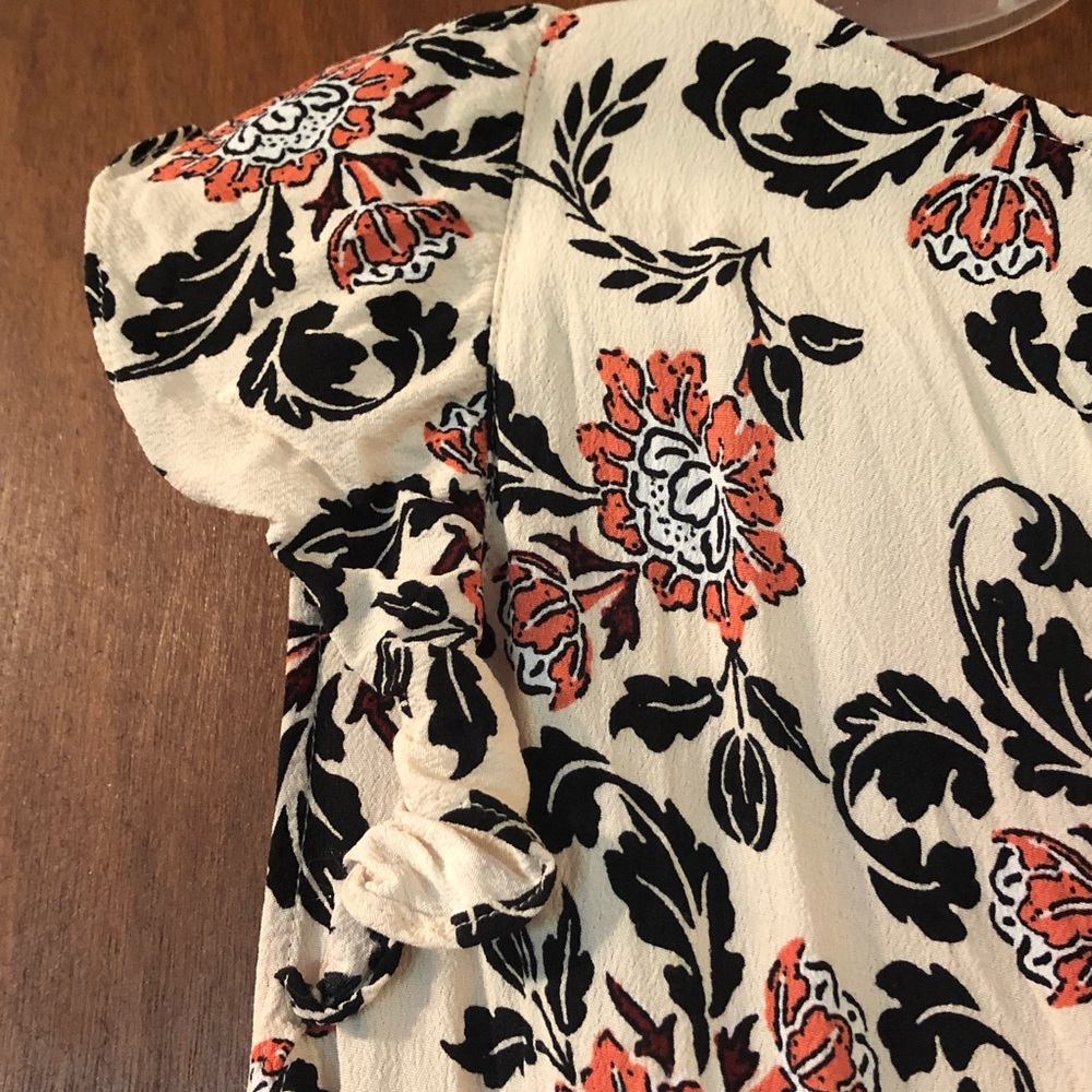 Express Ruffle Front Flutter Sleeve Romper - Picture 7 of 7